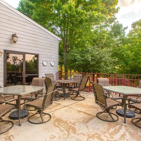 Ramada By Wyndham Branson Motel Bagian luar foto