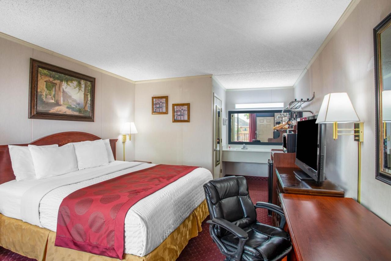 Ramada By Wyndham Branson Motel Bagian luar foto