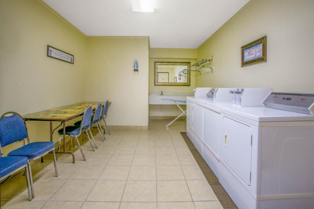 Ramada By Wyndham Branson Motel Bagian luar foto