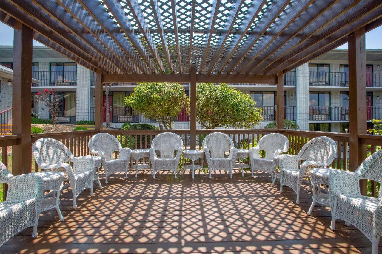 Ramada By Wyndham Branson Motel Bagian luar foto
