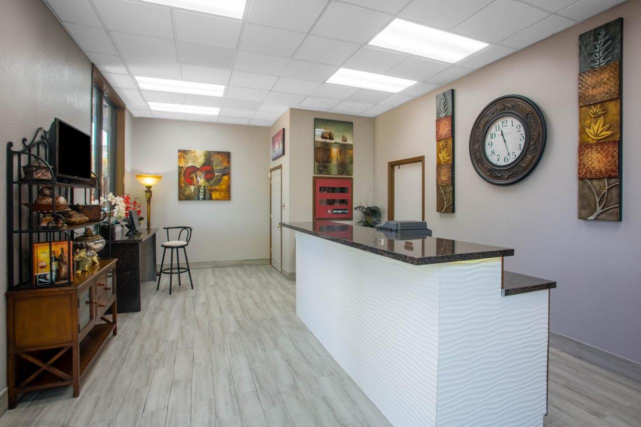 Ramada By Wyndham Branson Motel Bagian luar foto