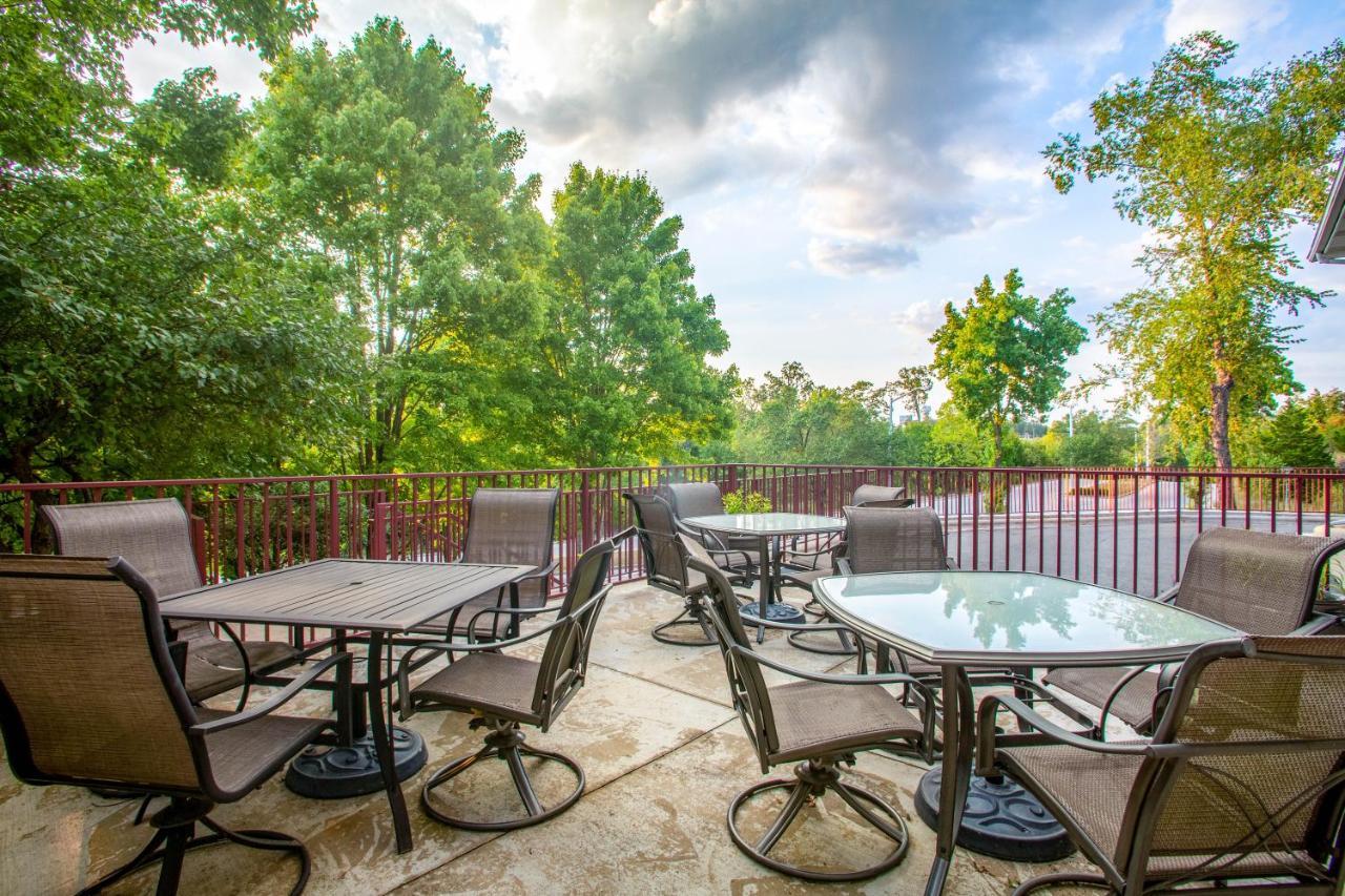 Ramada By Wyndham Branson Motel Bagian luar foto