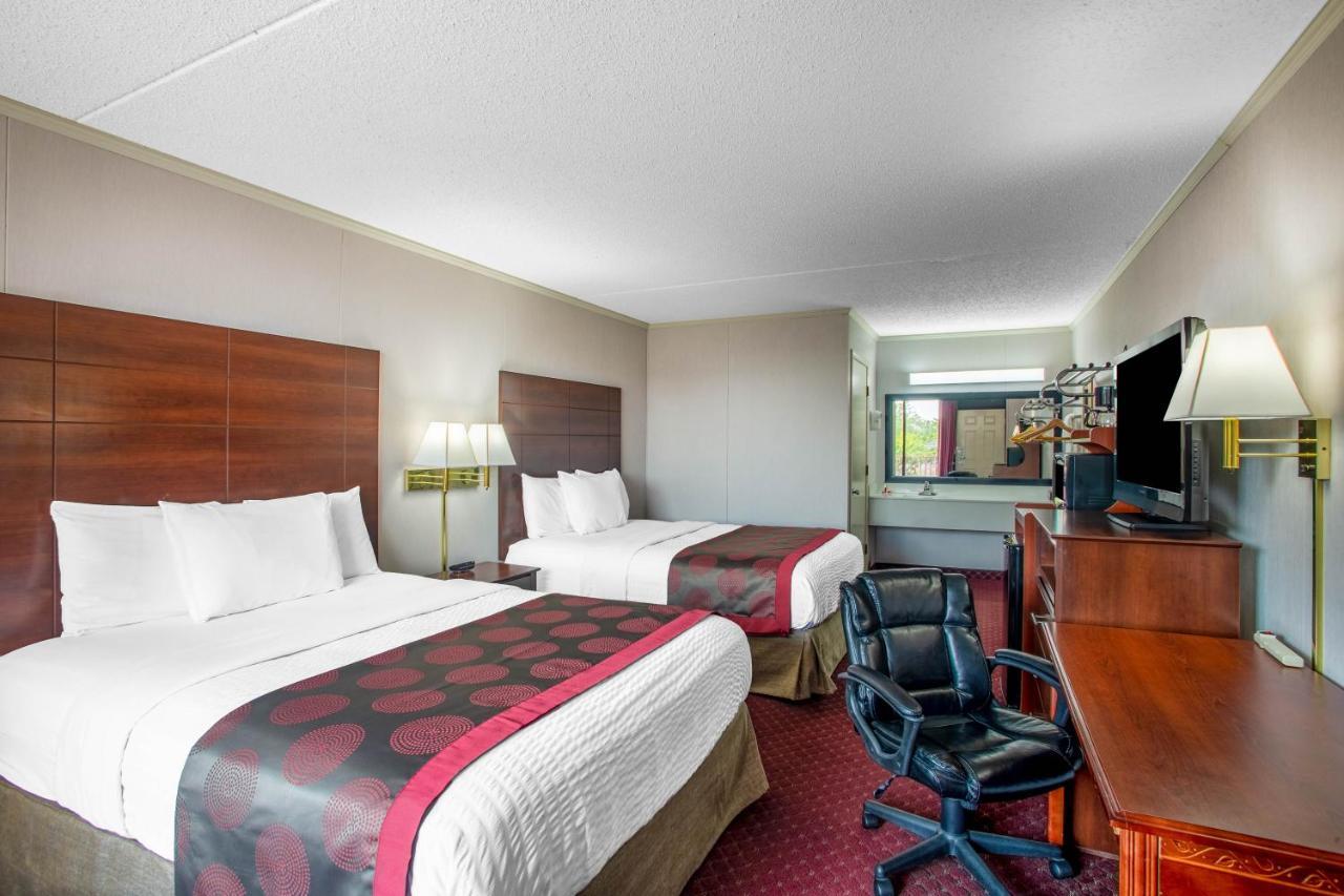 Ramada By Wyndham Branson Motel Bagian luar foto