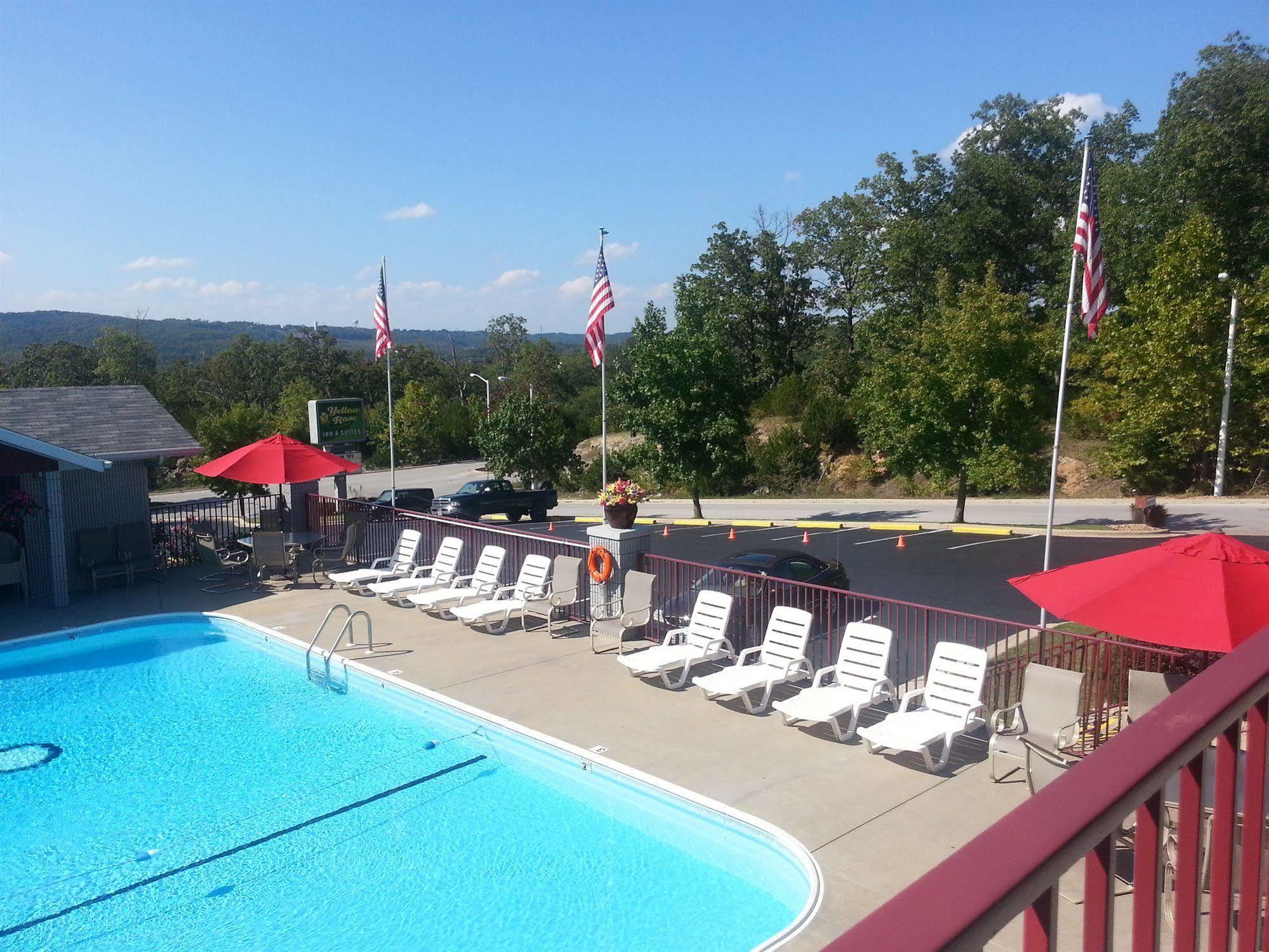 Ramada By Wyndham Branson Motel Bagian luar foto