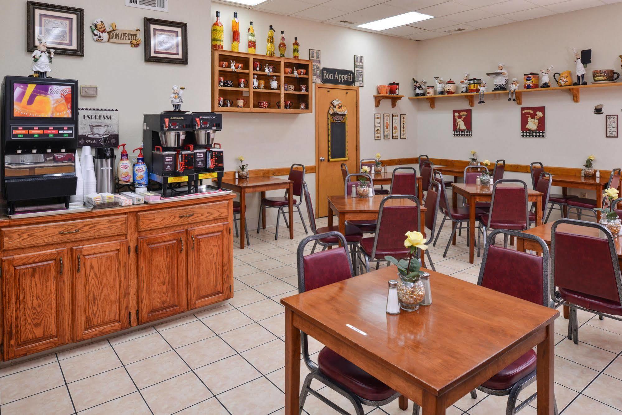 Ramada By Wyndham Branson Motel Bagian luar foto