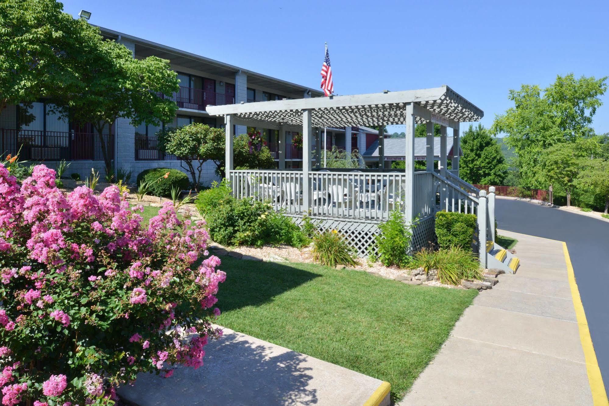 Ramada By Wyndham Branson Motel Bagian luar foto
